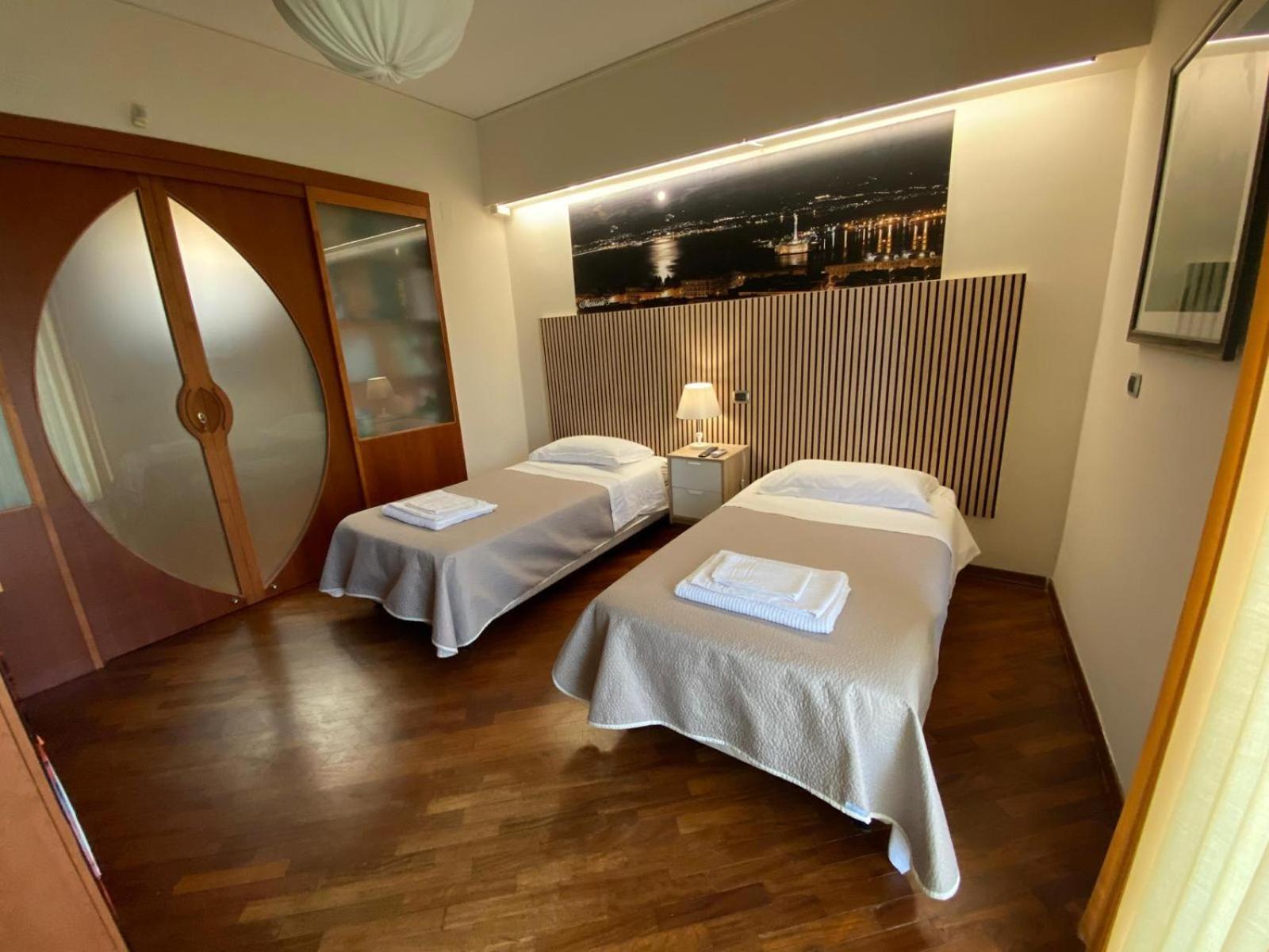Casa Battisti Messina Guest House In Centro Citta, Ideale Per Famiglie O Gruppi Bagian luar foto