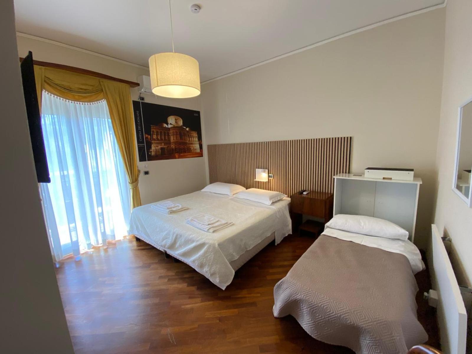 Casa Battisti Messina Guest House In Centro Citta, Ideale Per Famiglie O Gruppi Bagian luar foto