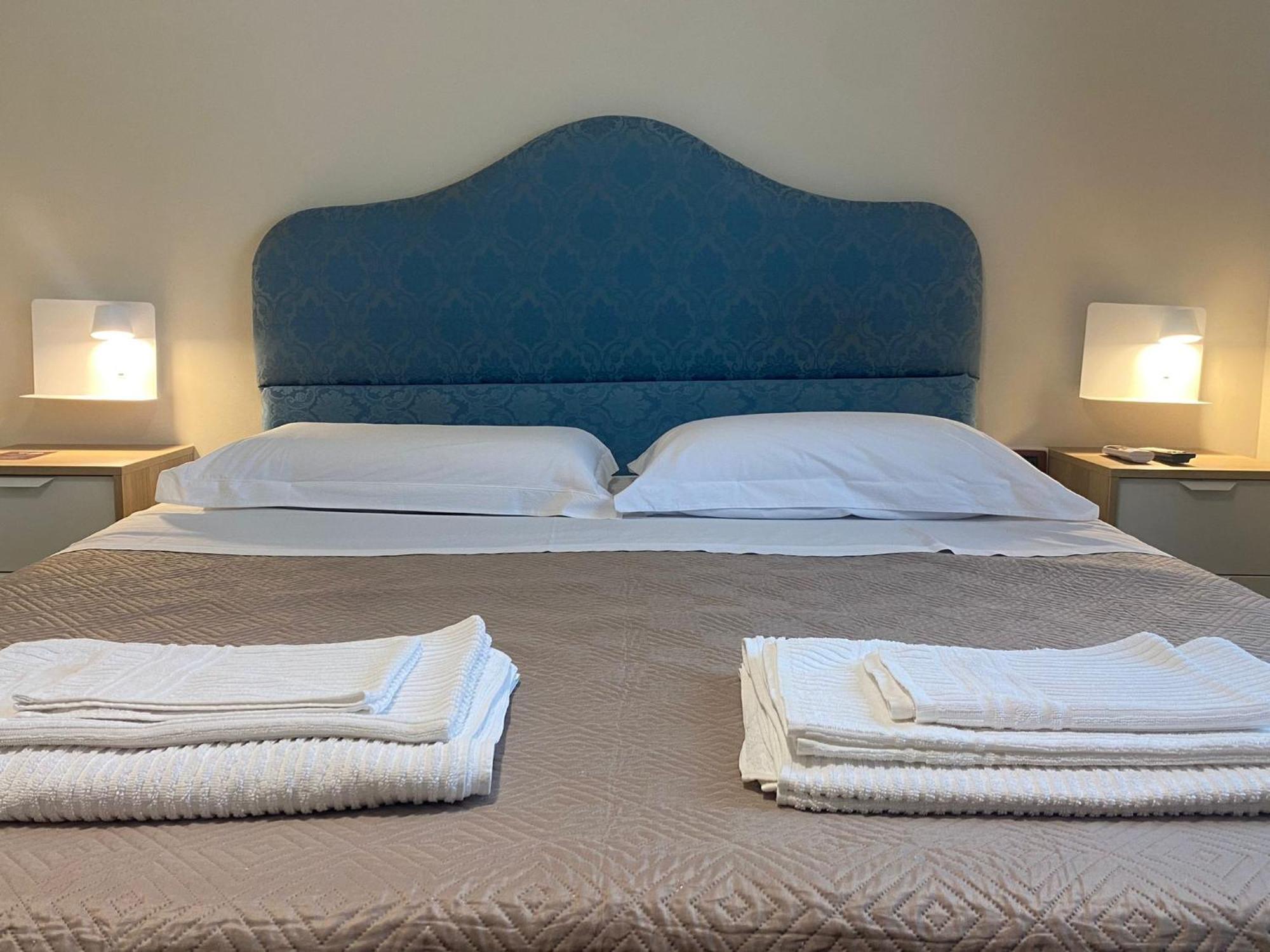 Casa Battisti Messina Guest House In Centro Citta, Ideale Per Famiglie O Gruppi Bagian luar foto